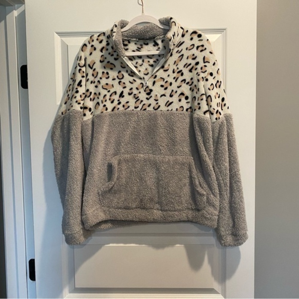 Womens romantic hut medium sweatshirt